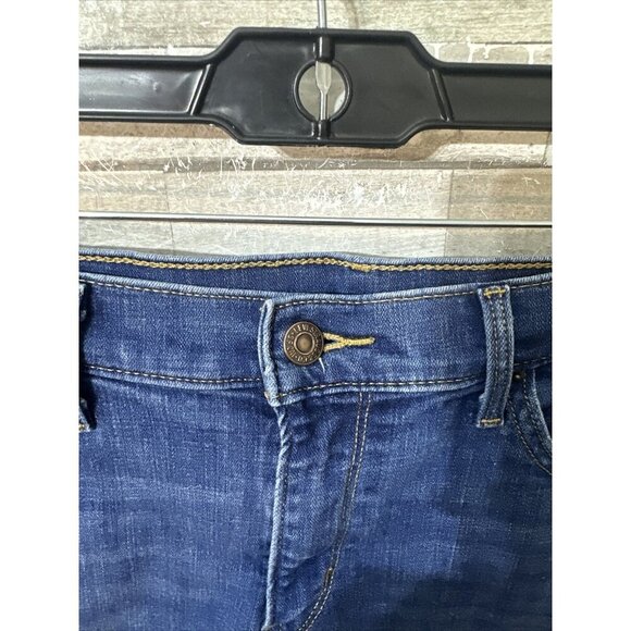 Women’s Levi’s Bremuda Shorts Dark Wash Size 32 - Picture 8 of 16